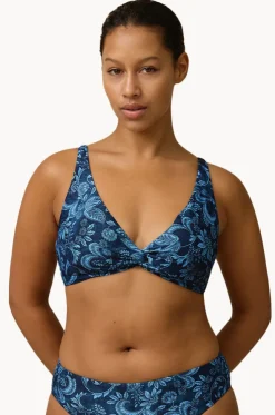 Taylor Multi Fit Twist Crop