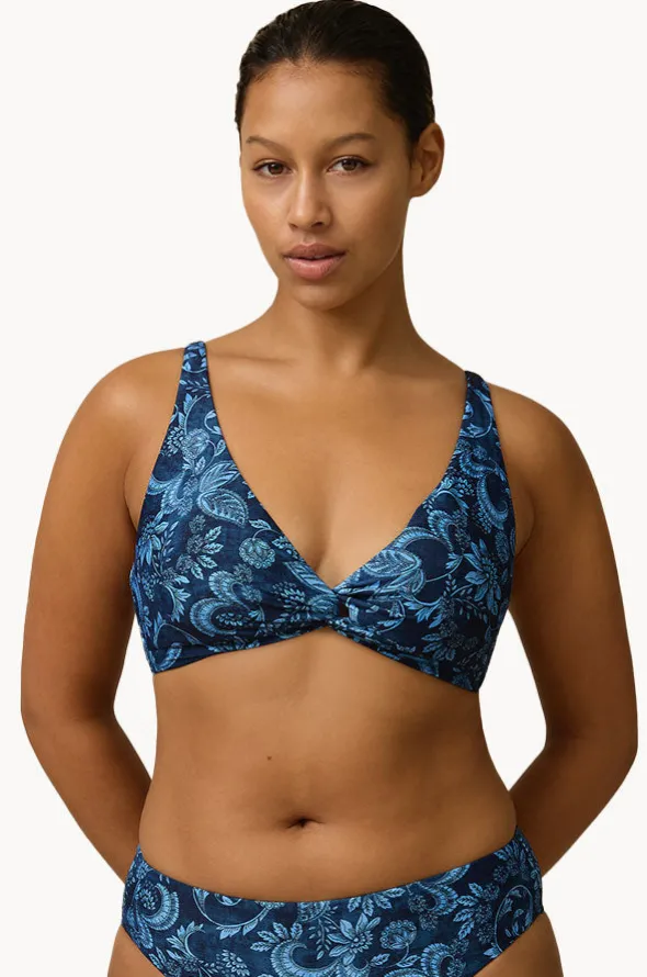 Taylor Multi Fit Twist Crop